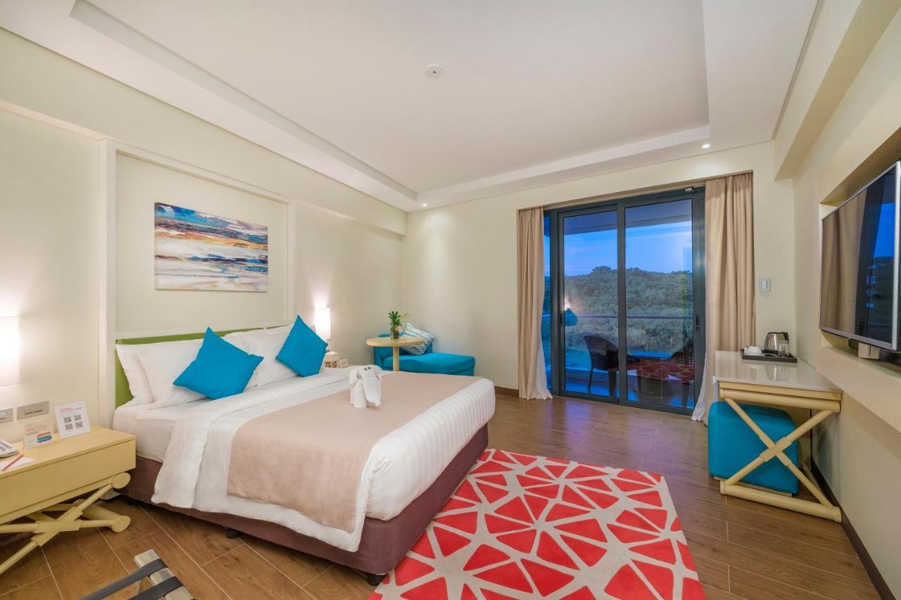 Yapak Savoy Hotel Boracay Newcoast מראה חיצוני תמונה