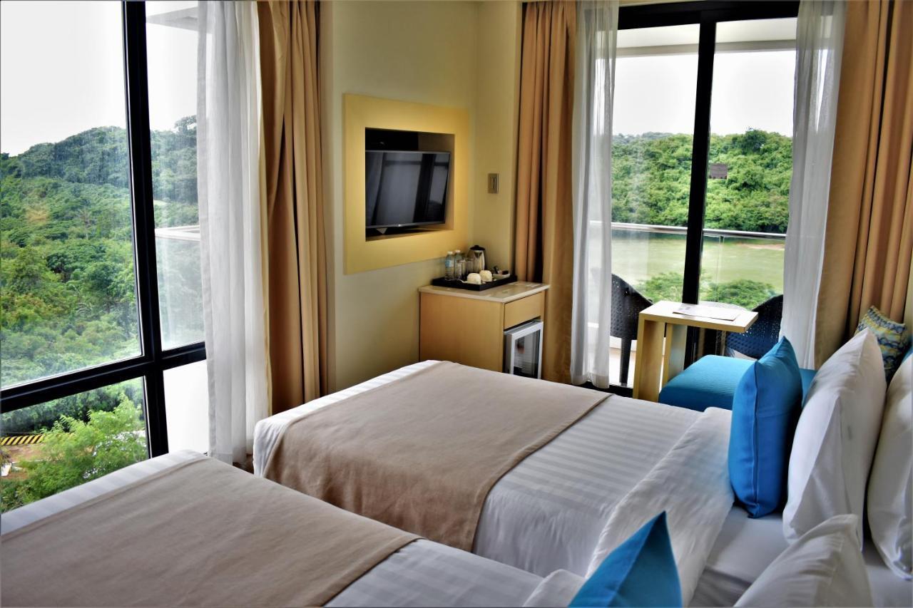 Yapak Savoy Hotel Boracay Newcoast מראה חיצוני תמונה